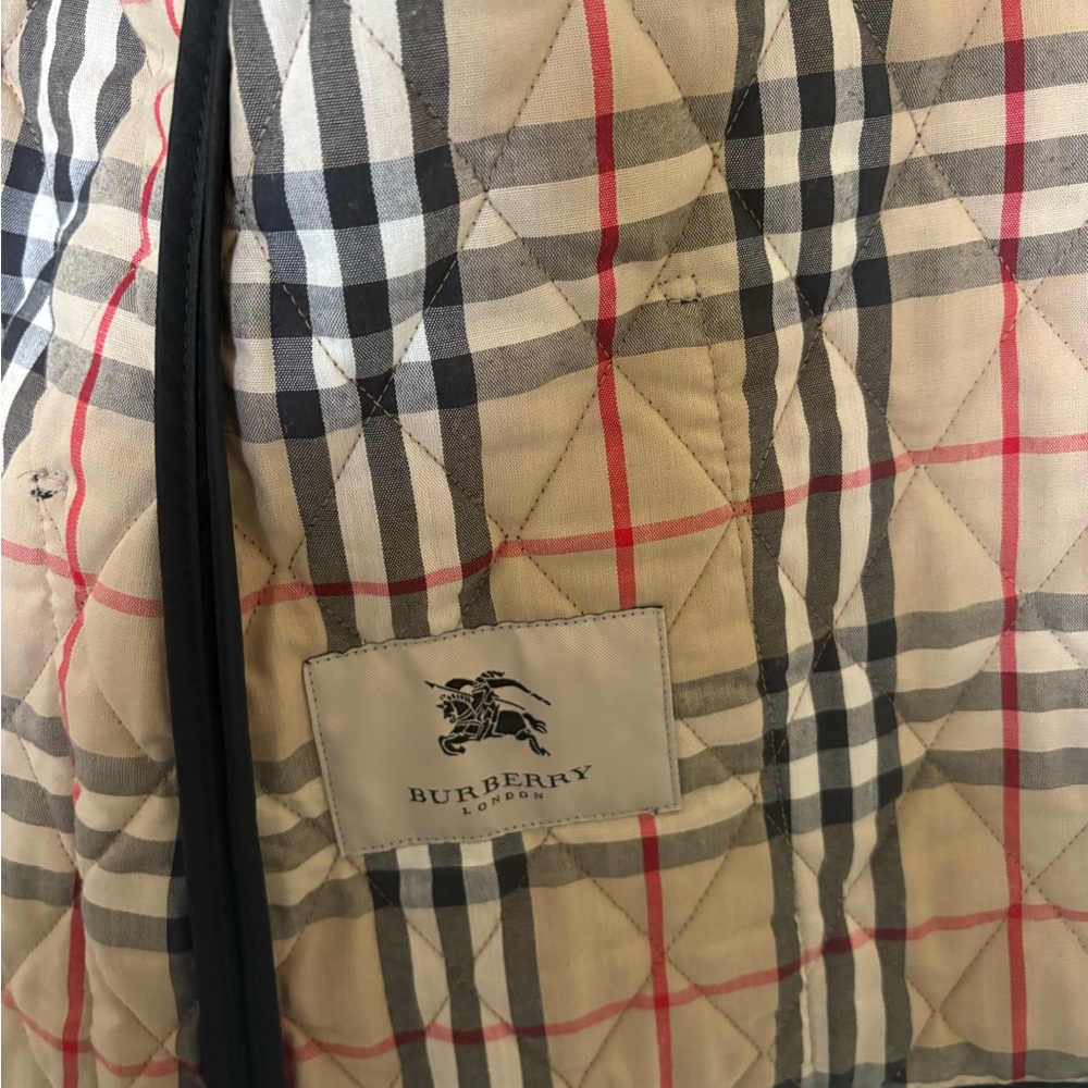 Burberry black Diamond Quilted Jacket SZ M - Picture 4 of 7